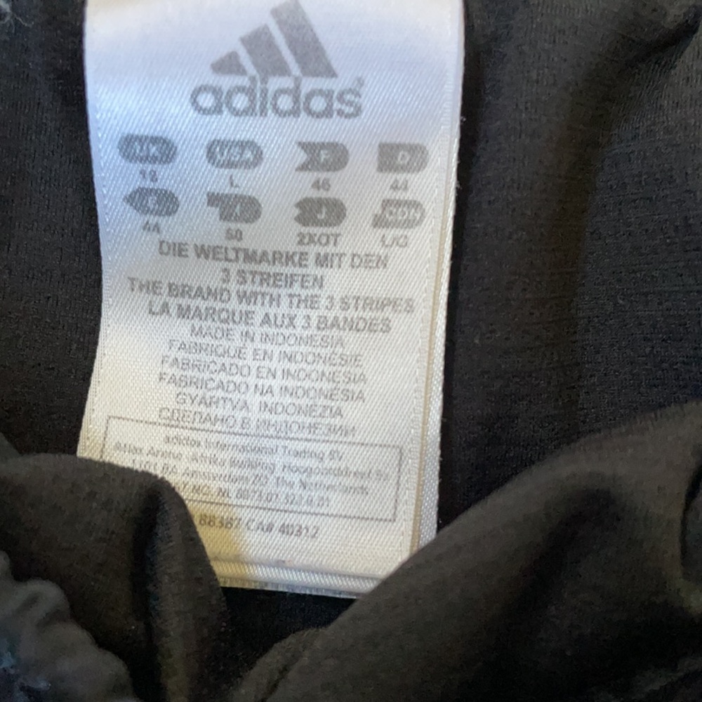 Adidas Retro Shorts Size Large - Picture 6 of 7